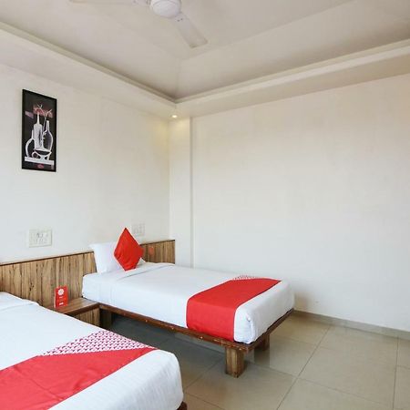 Oyo 24197 Saptaruchi Hotel Pimpri-Chinchwad Bagian luar foto