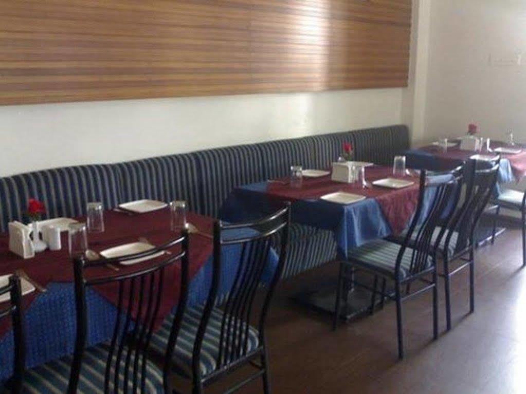 Oyo 24197 Saptaruchi Hotel Pimpri-Chinchwad Bagian luar foto