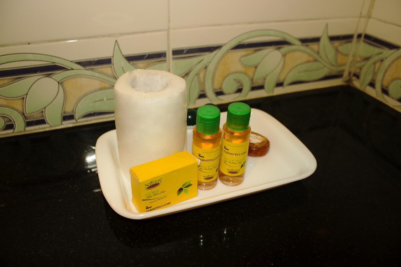 Oyo 24197 Saptaruchi Hotel Pimpri-Chinchwad Bagian luar foto