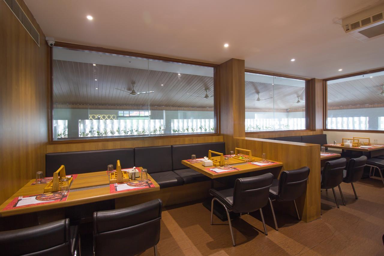 Oyo 24197 Saptaruchi Hotel Pimpri-Chinchwad Bagian luar foto