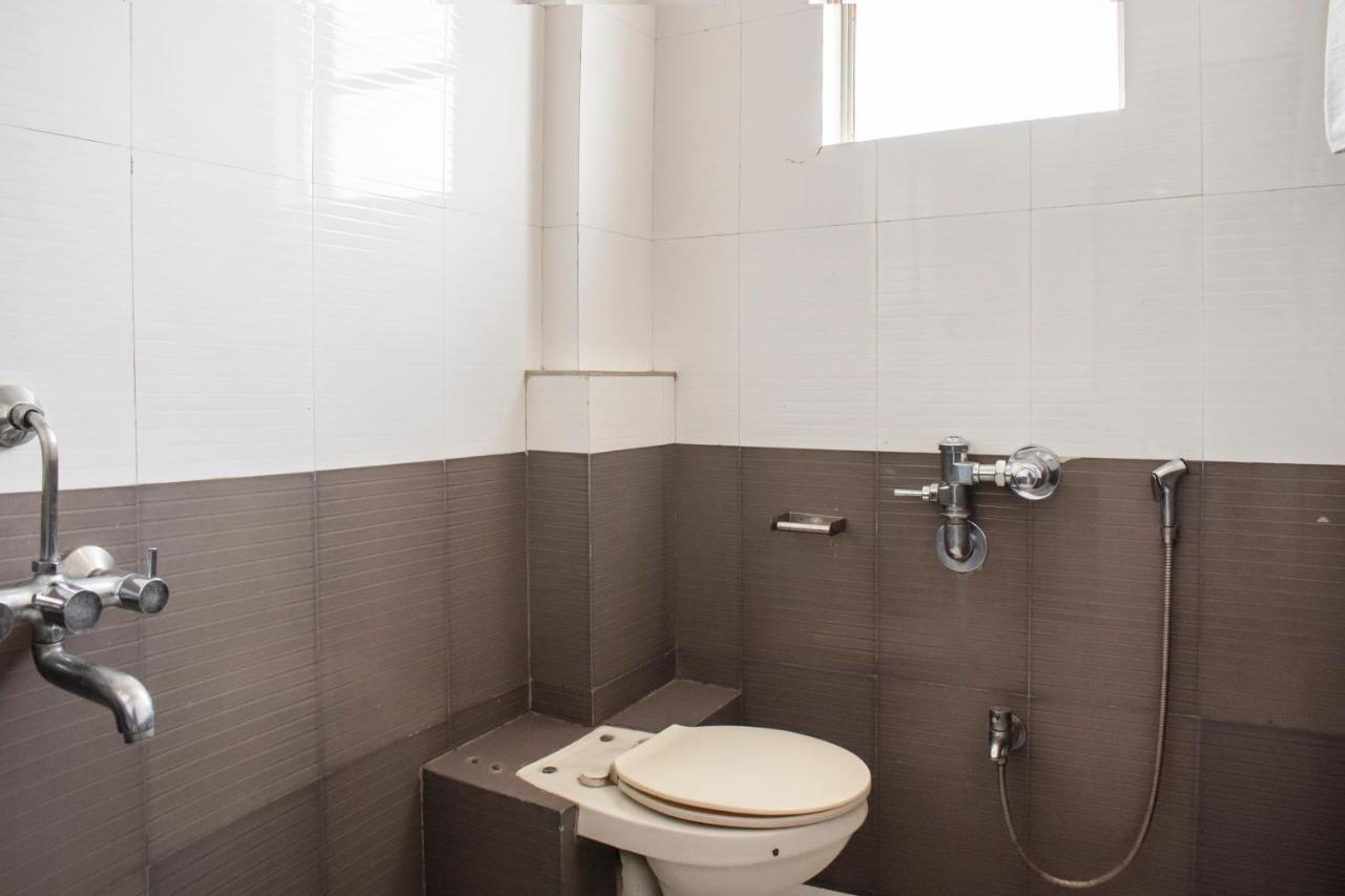 Oyo 24197 Saptaruchi Hotel Pimpri-Chinchwad Bagian luar foto