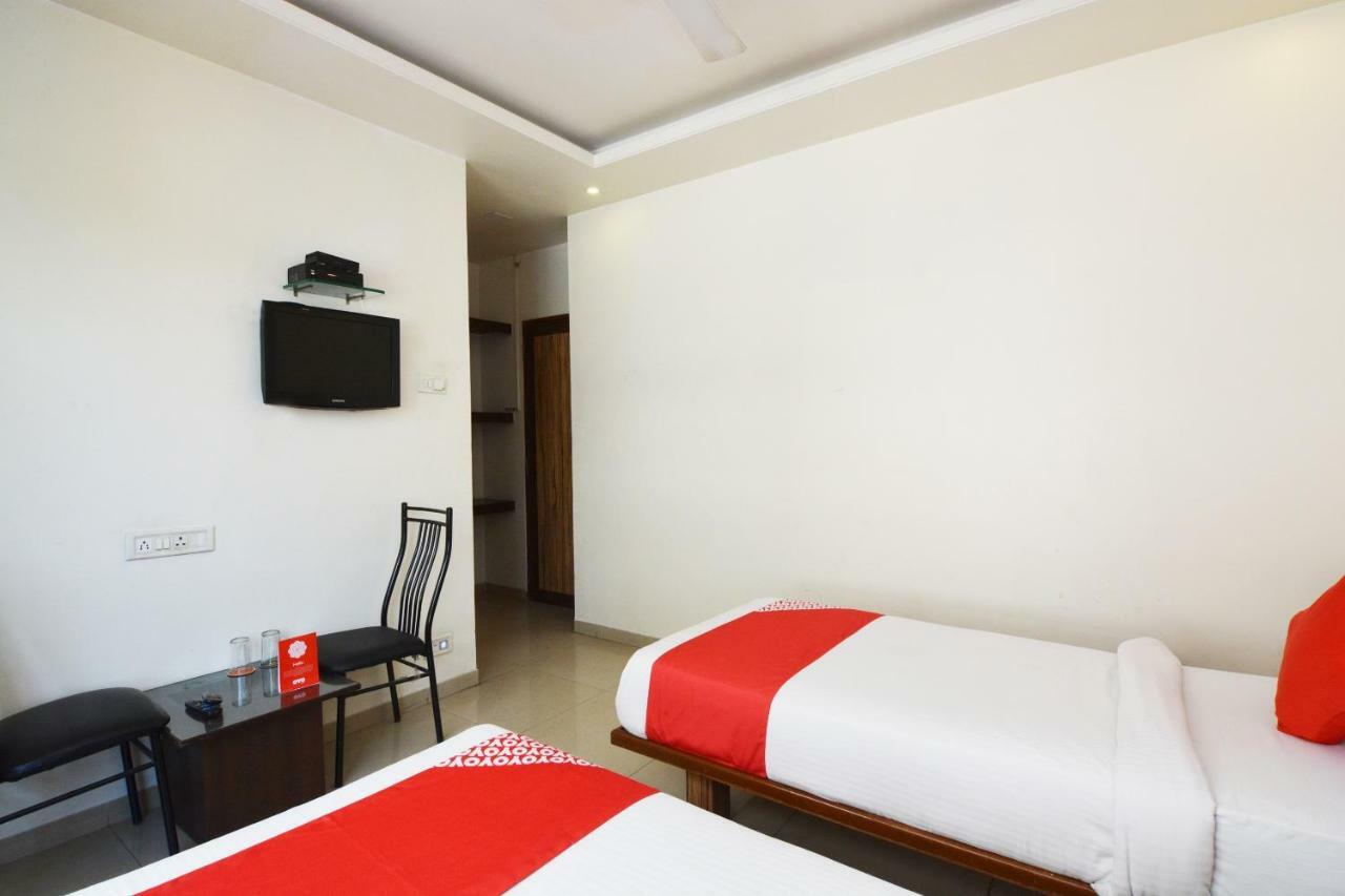 Oyo 24197 Saptaruchi Hotel Pimpri-Chinchwad Bagian luar foto