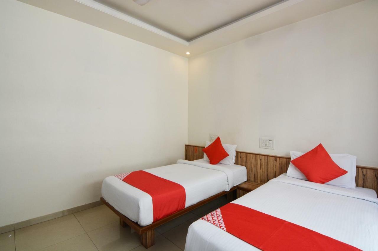 Oyo 24197 Saptaruchi Hotel Pimpri-Chinchwad Bagian luar foto