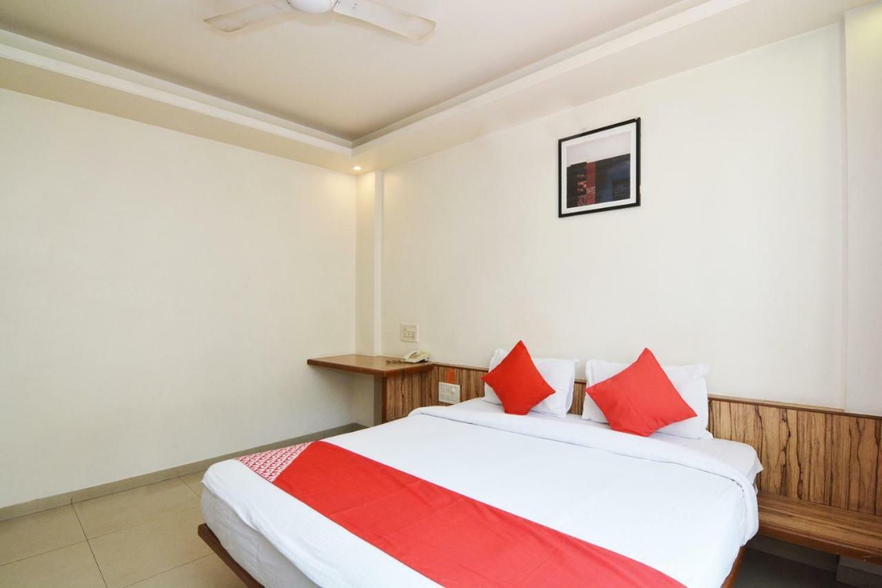 Oyo 24197 Saptaruchi Hotel Pimpri-Chinchwad Bagian luar foto