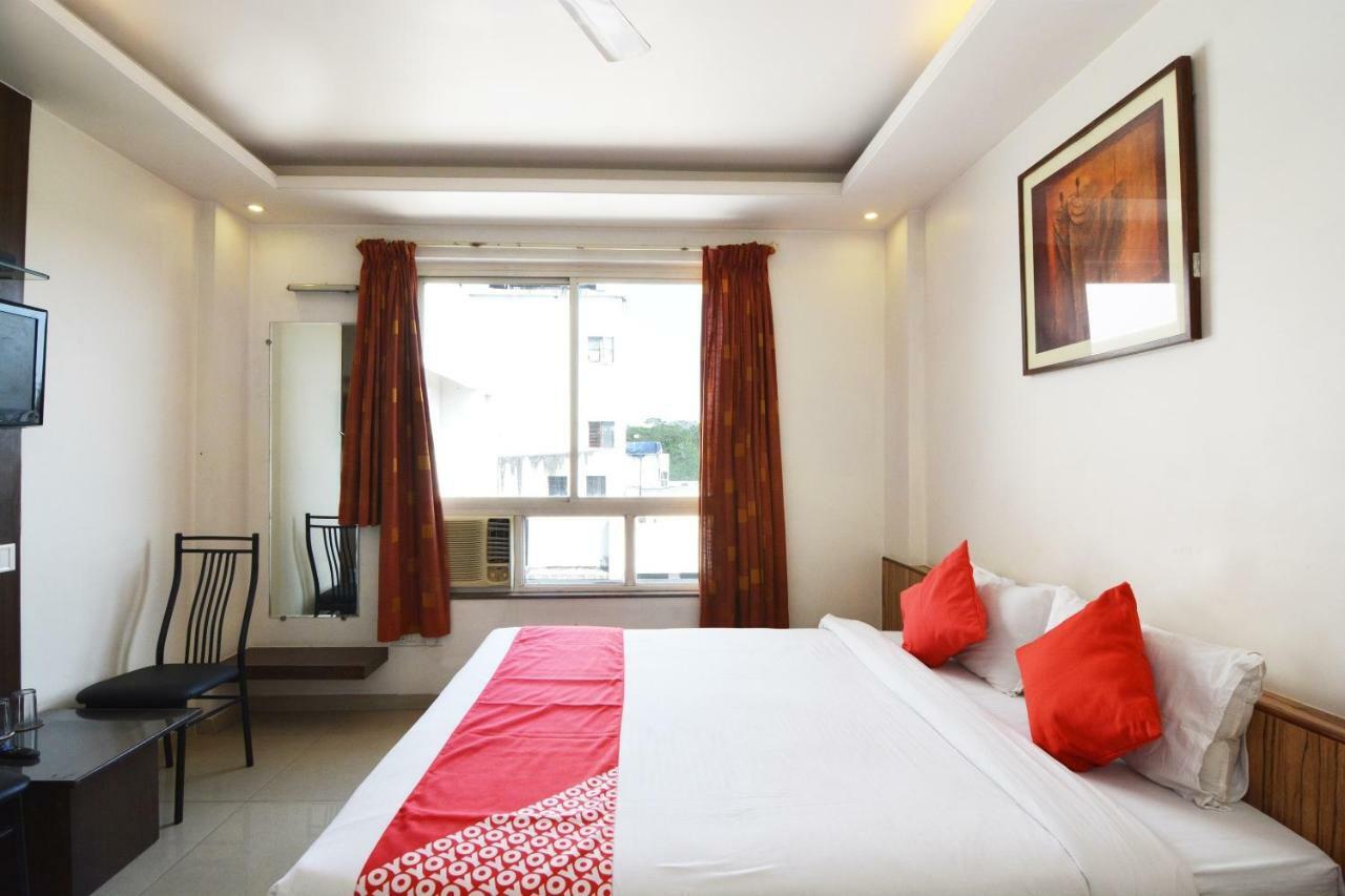Oyo 24197 Saptaruchi Hotel Pimpri-Chinchwad Bagian luar foto