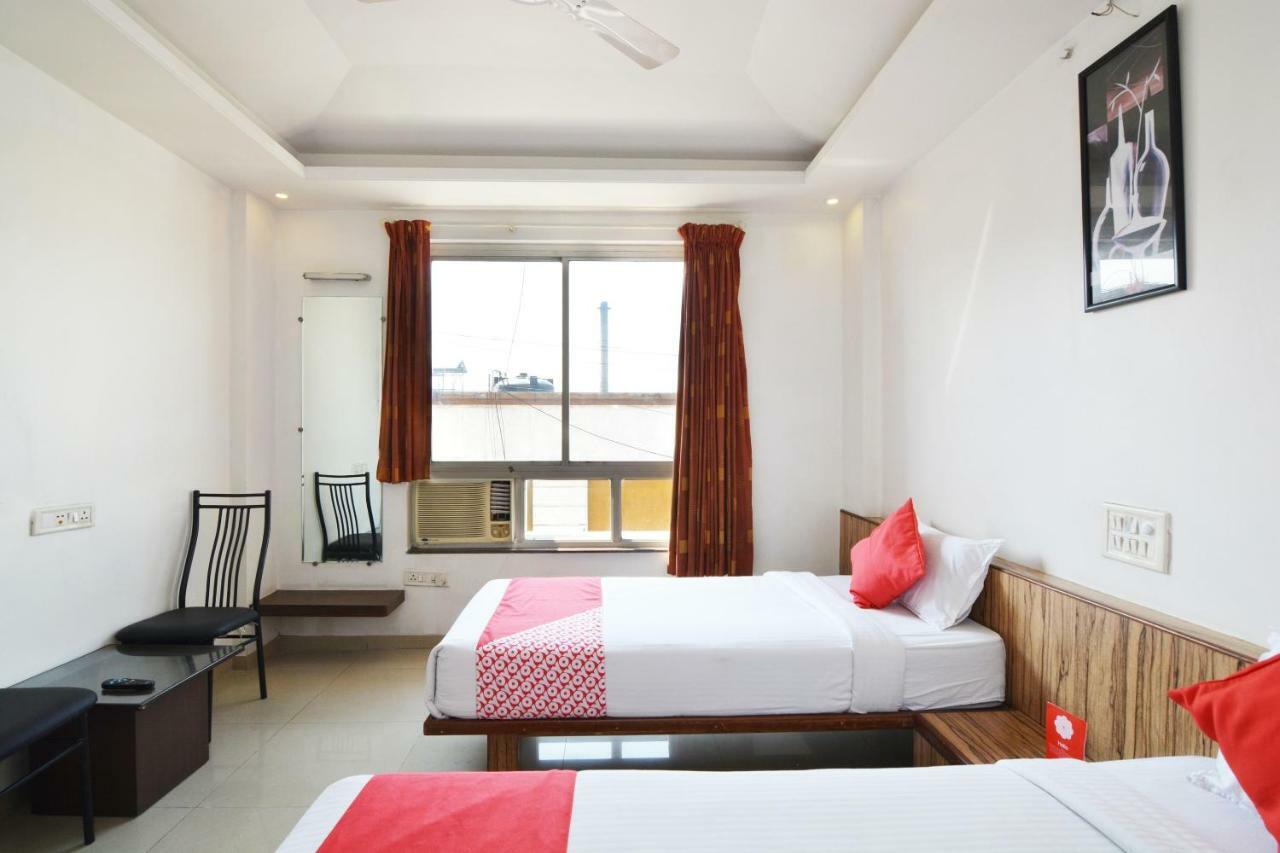 Oyo 24197 Saptaruchi Hotel Pimpri-Chinchwad Bagian luar foto