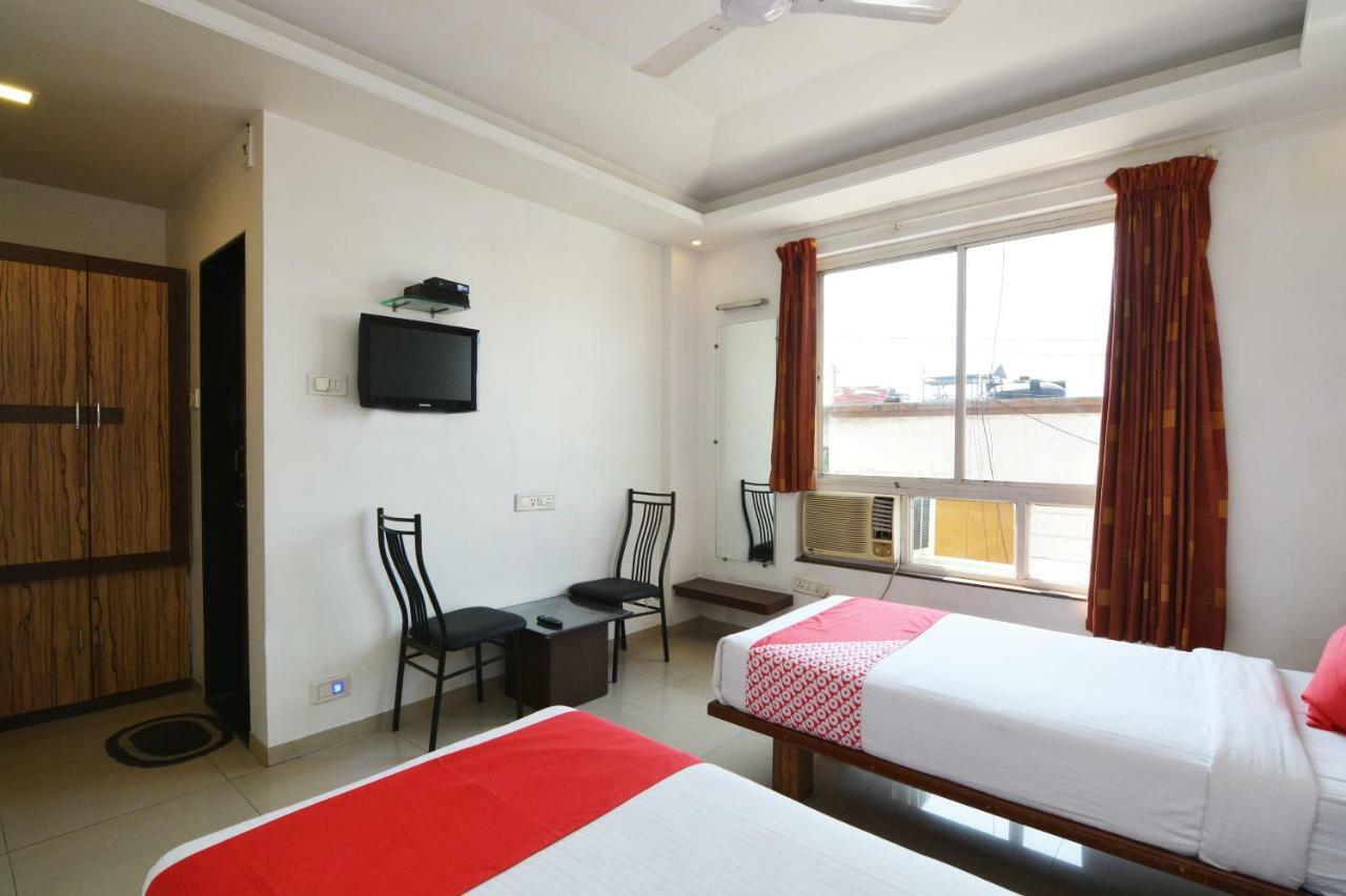 Oyo 24197 Saptaruchi Hotel Pimpri-Chinchwad Bagian luar foto