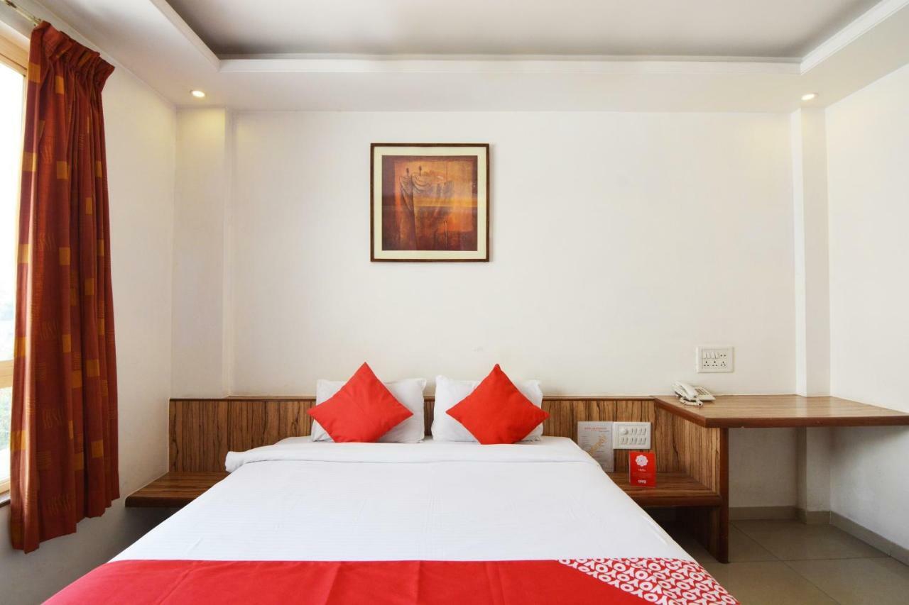 Oyo 24197 Saptaruchi Hotel Pimpri-Chinchwad Bagian luar foto