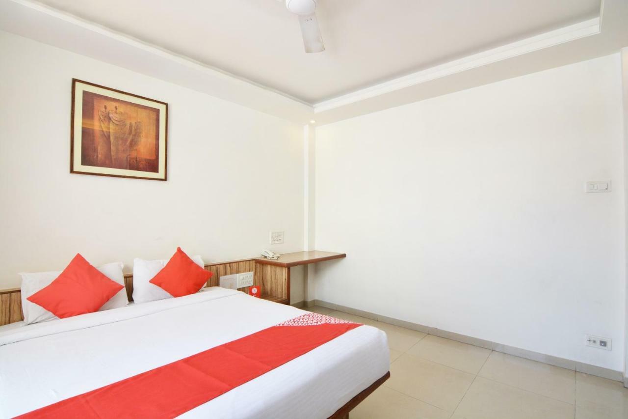 Oyo 24197 Saptaruchi Hotel Pimpri-Chinchwad Bagian luar foto